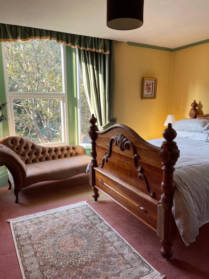 Bed & Breakfast Chimneys