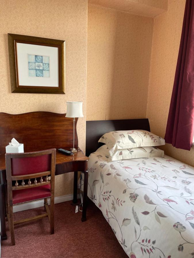 Chimneys 3* Blackburn (Lancashire)